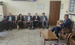 به مناسبت هفته گرامیداشت مقام معلم صورت گرفت: بازدید اعضای شورای اسلامی شهر از مدرسه نمونه دولتی شهید محسن جنتی