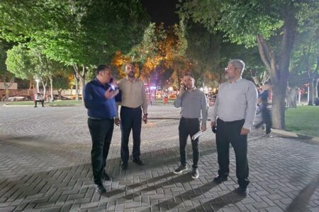 بازدید شبانه مجموعه مدیریت شهری از پارك‌های سطح شهر گلپایگان