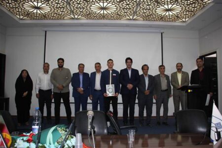 تجلیل از علی رحیمی، نائب قهرمان كاراته جهان، با حضور مسئولین شهرستان