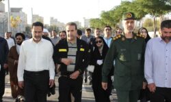 برگزاری همایش بزرگ پیاده‌روی كاركنان ادارات و كارخانجات گلپایگان به مناسبت هفته دولت